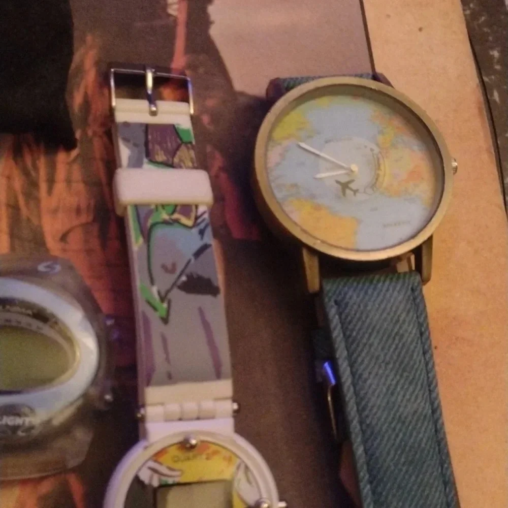 Youth Watch Lot - Picture 3 of 4